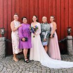 Miisa Rotola-Pukkila Instagram – Viikonloppuna juhlittiin rakkaiden ystävien häitä Oulussa.✨🤍 Päätin jo etukäteen, että aion ottaa tästä reissusta kaiken ilon irti ja niin tein. Oli parasta nauraa maha kippurassa lapsuudenystävien kanssa kaikelle mahdolliselle, muistella yläasteen hölmöilyjä ja pomppia täpöö tanssilattialla. Näiden tyyppien kanssa saa olla kyllä täysin oma itsensä.🫶🏼