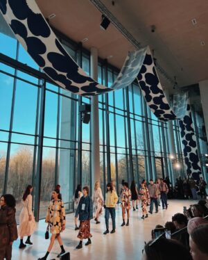Miisa Rotola-Pukkila Instagram - Meidän muotiviikko huipentui @marimekko FW24 -näytökseen upeassa Tanskan kansallisgalleriassa.

Tunnelma oli ihan mieletön ja mallisto sai raikuvat hurrausaplodit lopuksi.🧡

asukuva: @jereviinikainen 🫶🏼