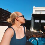 Miisa Rotola-Pukkila Instagram – Eka viikko takana etätyökuukaudesta Kreetalla ja olo on jo nyt rauhoittunut valtavasti ja kierrokset laskeneet.💛 Jotain taikaa tässä saaressa on, nimittäin mulla ei oo ollut myöskään migreeniä 7 päivään!🤯🙏🏻💫✨🌬️