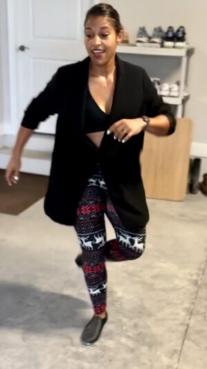 Mika Kleinschmidt Instagram - Merry Christmas! 🎄🎁 This year is all about  Family, Fun, and Footwork! #merrychristmas🎄 #tapdance #fitness #familylife #happyholidays #100daydreamhome #dance