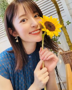 Mikako Komatsu Instagram - 皆様へ。

この度、新しい命を授かりましたことをご報告させて頂きます。

尊い命と、この奇跡への感謝を噛み締め
日々変化していく身体と向き合いながら過ごしています。

現在、無事に安定期を迎え
先々のスケジュールに
影響を及ぼすことも考慮し、
ご報告させて頂く運びとなりました。

仕事に関しましては、体調を含め
周りと相談しながらできる範囲で
進めて参りたいと思います。

応援してくださっている皆様
ご理解、ご協力を頂いている
関係者の皆様に、心より感謝申し上げます。

どうぞこれからも
よろしくお願い致します。

小松未可子