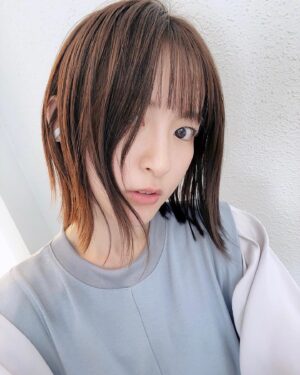 Mikako Komatsu Instagram - ひぃー！
久方ぶりの投稿！
元気です元気です！！

なんか天気めちゃくちゃ良かったから
とりあえず写真撮っといた！( ᐛ👐)

毎日が一瞬過ぎて…！
仕事と生活のリズムがやっと馴染んできたところです。

とはいえなんだか、今までの時の流れと違う場所にいる感じもあります…不思議。

世間の流れどんな感じ〜〜？？

6月は、ヘルクの先行上映会
7月は、じゅじゅフェスと朗読劇
8月は長瀞さんのイベント

と、夏は皆さんにお会い出来る機会がいくつかありますので
ぜひぜひ遊びにきてくださいましね！

そうそう、さしぇなのラジオの方で、
そらまるちゃんくらい髪切りたい！
なんてお話しましたが、
結局ひよってさほど変わりませんでした😂

来月またチャレンジしますわ！(多分…あまり変わらないけど笑)