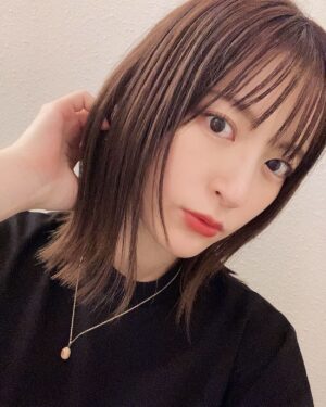Mikako Komatsu Instagram - おはこんハロチャオ〜！！
12月だよ〜！！

急に気温下がるやん令和ちゃん…！
突然冬が本気出してきましたね。

お洋服難民もやっと方向性が決まり前に進めそうです。(やっとコート出しただけ。)

服は毎日ワンピース！
スウェットワンピが一番楽チン。
動きやすく、音の心配もなく、体のラインが響きにくい！
この服は真っ黒かと思いきや
若干クリスマス風なチェックが入ってるんですよ〜🎄

クリスマスが近い…ということはノエルの３歳のお誕生日もやってきますねえ…

早いなあ…！

ブラックフライデーで奮発した、
ドライヤールームとシャワーヘッドをプレゼントということにしようと思います。(マジで奮発した)

2匹ともお気に召されたようです。

今年のシャンプー、無事に終えられますように…！

年内ラストも頑張っていきましょー✌('ω'✌ )三✌('ω')✌三( ✌'ω')✌