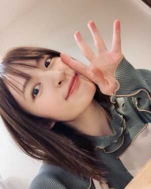 Mikako Komatsu Instagram - 2022.11.11.

34歳になりましたァァー！
34…おっふ…また一つ重ねてしまいましたね…！

いよいよアラフォーが近づいてきましたよ！

現場やLady達にお祝いして頂いたり。(ラジオ聴いてね！)

インスタも開設一年が経ちましたね！
これからも、平穏なSNS生活にしたいと思います。笑

ところでみんなは自分の誕生日プレゼントって何か買ってる？？
この疑問、ラジオでも話す予定なんだけどさ！笑(ネタバレ)

みんな何を自分のご褒美にするんだろう…と思って…

私は毎年特に無いんだけど…

(というか、誕生日付近に買ったものに対して「誕生日プレゼントってことでいいよね！うん！」って感じで、買い物を肯定しているだけでなんだけどもね。)

今年もそんな感じで、一番直近で注文した象印の加湿器がプレゼントに該当しそうです。

意外といいお値段するんだぞ！(お値段も納得の実力派加湿器)

今年の冬はフル稼働でいくぜ！

はて今日は11日なので、リプ祭り…じゃなかった
月1ストーリーでの質問タイム開催ですパフパフー

良かったらお問合せください。笑

34歳もよろしくお願いします〜✌️