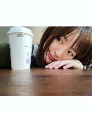 Mikako Komatsu Instagram - ハッピーハロウィン！

10月も終わりですね🎃

私は毎日のようにカボチャを食べてます🎃

カボチャプリン、カボチャチーズケーキ、カボチャのシフォン、カボチャサラダ、ただの蒸したカボチャ🎃

うまいんじゃ！
秋最高！

いよいよ11月ですか…！
ということは、インスタを始めてまもなく一年が経ちますね。

写真撮る頻度が落ちまくってて、
つまり更新頻度も低まってるわけですが笑、(もはやメイクしない日が殆ど)

ゆっくり見守ってくださいまし〜( ᐛ👐)

体はすこぶる元気です！
もにょもにょと命を感じる毎日でございます。

寒くなってきたし、
あったか〜い飲み物でも飲んで
ゆったり過ごしましょうね〜
(え？何飲んでるかって？これはディカフェのアイスラテ😜)