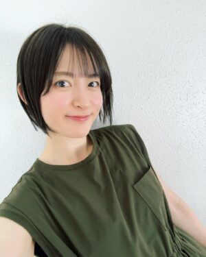 Mikako Komatsu Instagram - 8月ゥー！！
暑ゥィー！！！
相変わらず暑い毎日ですね。

仕事の行き来と抱っこ紐での行き来で
毎日汗だくで過ごしています。
世の皆様、大変お疲れさまーです。

すっかりｴｹﾁｪﾝ中心生活なので、
6時起床、22時までに就寝なタイムスケジュールになりつつあります。

買い物もほとんどベビこしのもの…
自分のご飯よりも離乳食の献立を考えてたり…

ところが、悩みに悩んだものに限って全然食べなかったり！

悩んだ挙句、私には！無理！！BFを買いまくるぜ〜ッッ！！！
ヒューヒュー！！完成品は最高だぜぇ〜！！！！
と、ポチって届く頃には、頑張って作ったものを食べるようになってくれてたり。笑(たべられるんかーい)

振り回されながら楽しんでいます。

そうこうしてると、
なかなか自分のこともそうだけど
人付き合いが超激減！！

でもなるべく、タイミングが合えば友達に会うようにしています。

一緒に遊んでくれたあなた！あなたあなた！ありがとう(  ᐕ)

そしてそろそろウィンナーの周期が巡ってきそうな予感。笑

さて週末は長瀞さんのイベント！
楽しみですが台風も心配ですね…🌀

体調と天候と相談して、楽しみましょうぜー！！