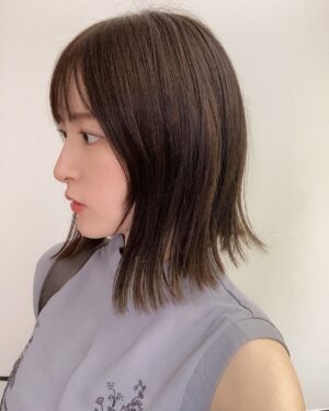 Mikako Komatsu Instagram - ちみっと髪切りました✂︎

って切ってからもう2週間経ってるけど！( ்▿்)のびてるわ

後頭部にね〜熱が篭るよねー…
私だけ？🤔

最近は、仕事も頑張りつつ、猫からも甘えられつつ、時に試練を乗り越えながらの毎日です。

鼻の調子も8割ほど戻ってきたかな…？(匂いは元に戻りました)

ちょっと前に、オンラインでみかしーとちかぺと瀬戸ちゃんと、マリパで遊びました笑

盛り上がった〜！
友達とゲームして遊ぶ！って実に小学生くらいから遊び方が変わってない感じが実に良き(๑′ᴗ‵๑)笑

またワイワイ遊ぼうねえ🤩

さてもう間も無く9月だね！
つまり夏休み…終わるね…！
みんなどんな夏を過ごしてますか〜？

今年はいつになくアイスを食べまくってる気がします。
ピノの紅茶味がうますぎるのよ。

今年も残り3ヶ月ちょい…！
無理しすぎず、体調に気をつけて乗り切りましょう〜💪💪

※追記
今年の残りまだ4ヶ月あったわ