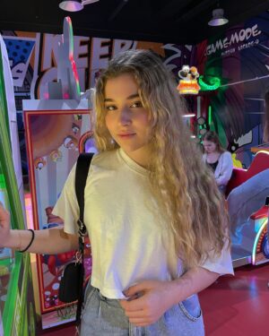 Mikella Abramova Instagram - Хороший конец года:)♥️