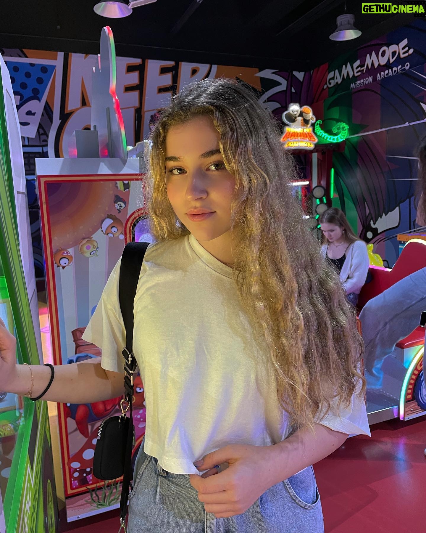 Mikella Abramova - 3.7K Likes - Хороший конец года:)♥️