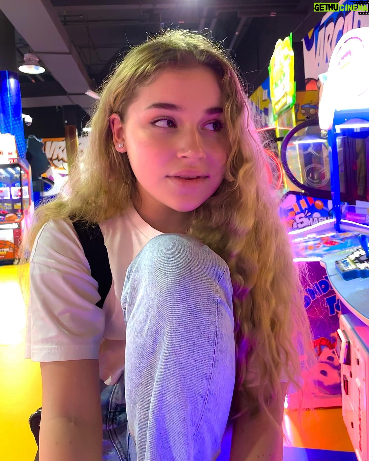 Mikella Abramova - 3.7K Likes - Хороший конец года:)♥️