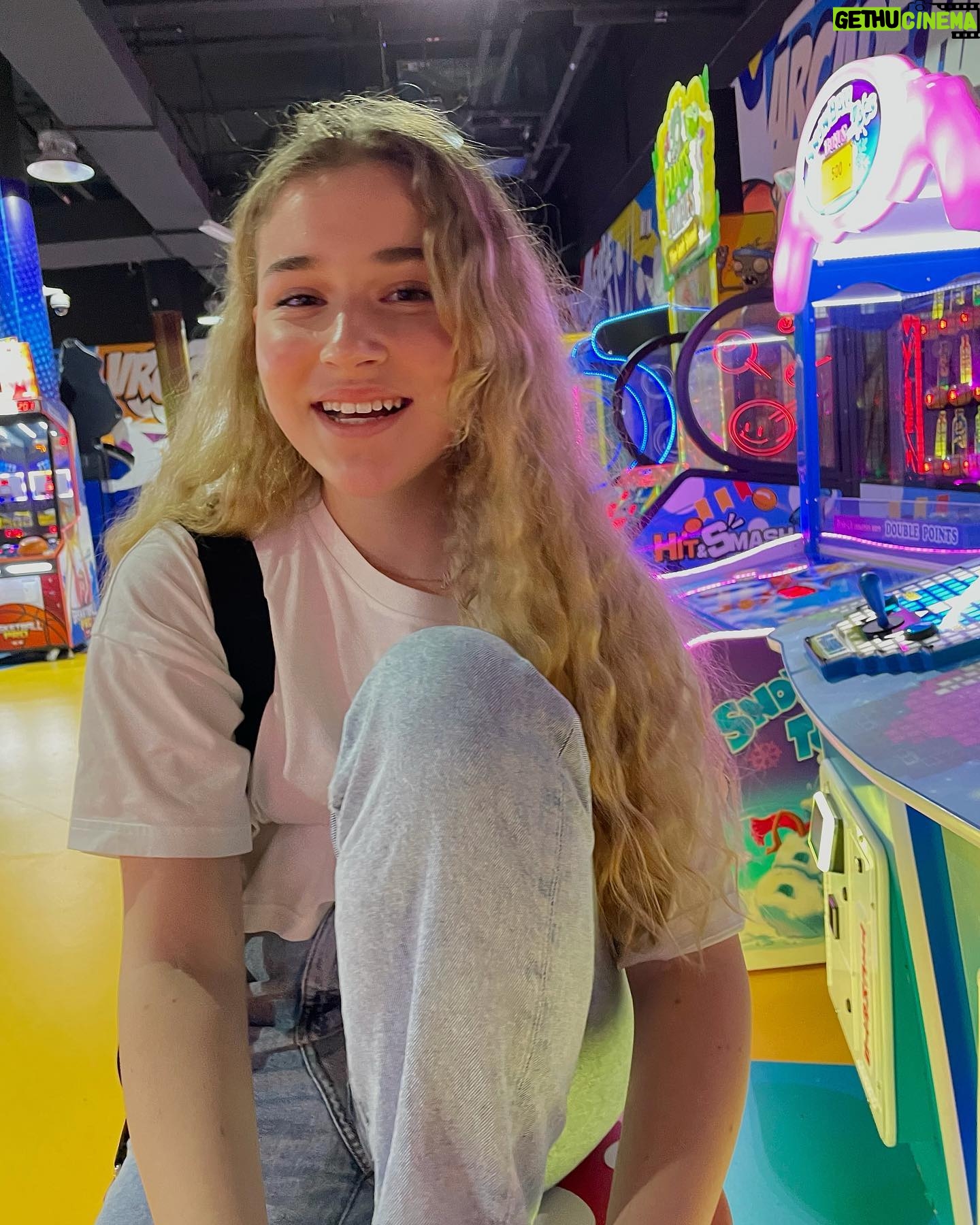 Mikella Abramova - 3.7K Likes - Хороший конец года:)♥️
