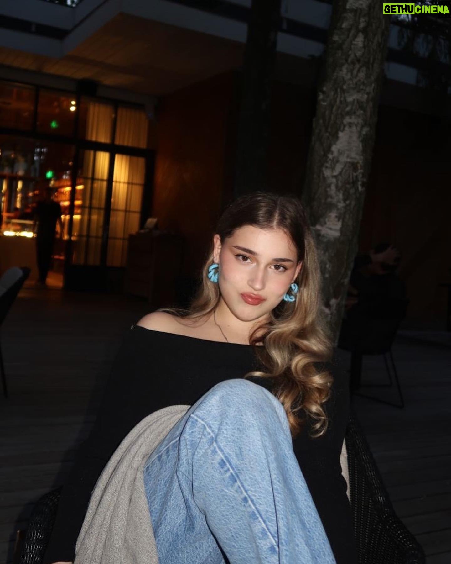Mikella Abramova - 2.7K Likes - июль с любимыми людьми