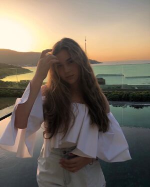 Mikella Abramova Instagram - missing summer already🥲