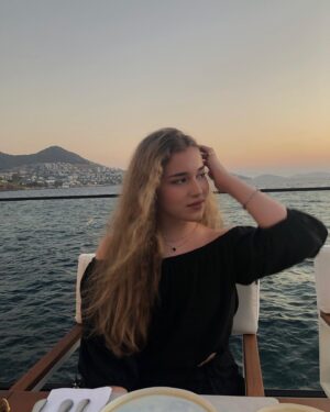 Mikella Abramova Instagram - в моих мыслях💙