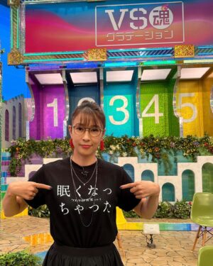 Miki Mizuno Instagram - ⠀
「VS魂」
このあと19:00〜放送です！
ぜひご覧ください！
⠀
#VS魂 #フジテレビ
#ケムリ研究室 #眠くなっちゃった
#水野美紀 
⠀
【by staff】