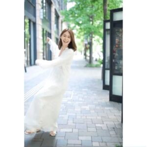 Miki Yanagi Instagram - 毎日暑くて溶けちゃうねぇ
しっかり水分とってこ？🫶🏽
-すぐふざける柳を添えて-