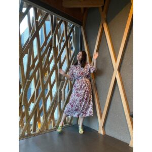 Miki Yanagi Instagram - 告知をすっかり忘れてしまっていました…本当にごめんなさい😢

先週の日曜日3月27日に
ABA青森朝日放送にて
『リモートリップ★TAIWAN』
が放送でした😢
本当に申し訳ないです。

その時の衣装を載せさせてください！

ワンピース  @tiit_tokyo 
サンダル　 @charleskeith_jp
ピアス  @sai_jewelry_jp