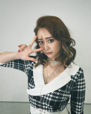 Miki Yanagi Instagram - トンカロックのビジュアル撮影のオフショットと最近のハル🐶
いえい🫰🏽