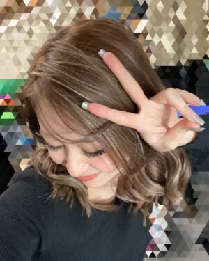 Miki Yanagi Instagram - .
『映画刀剣乱舞-黎明-』
本日公開致しました。

Twitterで本当にたくさんの方が感想を教えてくれて、実弦をよかったと言ってくれて本当に嬉しいです。

是非劇場で観ていただけたら嬉しいです。
噂では4Dだとバスの揺れを体感できるとか…
一緒に博多から東京まで夜行バス乗ろう？❤️

#映画刀剣乱舞