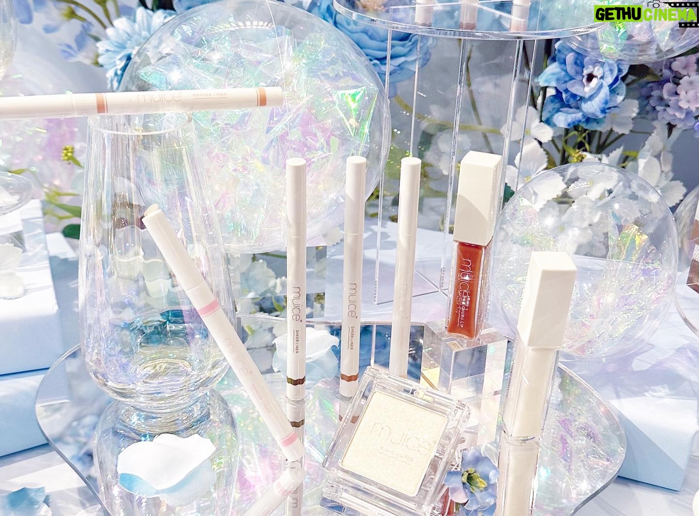 Miki Kawanishi Instagram - 💎🫧 9/28に @muice_official 新作発売されましたー!!🤍 もう既に買ったよーって報告ありがとね😭💕 今回から販売店舗も増えて ロフト・アットコスメトーキョー&オオサカに加えて ・ハンズ ・プラザ ・ショップイン ・ROU の一部店舗でお取り扱い開始しました🥳 とりあえずシリライナーお気に入りすぎてないと無理だから私も買った🤣 またレビューの動画出すね( ᐛ )وグッ #muice #ミュアイス #新作コスメ #新作コスメ2023 #マルチライナー #ハイライト #プランパー
