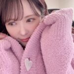 Miki Kawanishi Instagram - 🤍🤍🤍🍫 @gelatopique_official の バレンタイン新作フードなしで着やすい🤍 ギフティングして頂きました♡ #gifted #thanks #暖房つけない派なので下は二枚重ね着派
