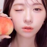 Miki Kawanishi Instagram - 🍑 水蜜桃メイク🫧 ひさぴさのつけまつげ ナチュラルだけど 小技詰め込んでみたよ🐥 #メイク #メイク動画 #水蜜桃 #この時のリップメイク好き #水蜜桃メイク #1枚目サムネ候補だったやつ #桃は硬い派