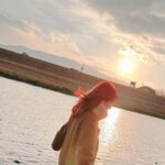 Miki Kawanishi Instagram - 【ご報告あり】 2023年完。 今年もいっぱいいっぱいありがとー！！！🤍 2023年は3年間温めて来たmuiceのローンチ まさかのアットコスメの2023ブランド新人賞入りや LDKでハイライトがベスコス入りも嬉しかったなあ😭✨ 買ったよーって報告してくれる声や レビューも本当にありがとうございます🥺❣ 私は何をするにも人より時間はかかっちゃうけど やっぱり物作りが好きみたい 2024年もみんなの可愛いのお手伝いが出来る 商品を届けられるように頑張るぞー！！！💪 個人的には、ヘアアイロン使いやすいやつ生み出したいし 便利グッズとか部屋着ブランドとかアクセサリーブランドも作りたい（多分キャパオーバー無理） カラコンやコスメのイベントでみんなに会えたのが すごく嬉しかったし、寂しい時とか落ち込んだ時 みんながくれた言葉を今年は特に思い出して 励みにする事が多かったです🥲💕 いつも支えて甘やかしてくれて（笑） 本当にありがとう🤍 今年は体調崩すことも多かったのと 最近太りすぎてしまったので 来年は心身共に健康目指すぞー！！！😭 そして私事ですが 長年お世話になっていたUUUMを11月末で退所しました。 わいの第二の青春をたくさん生み出してくれたUUUMには 本当に感謝しかないです。 入って良かったなって思える事務所だったし 幸せな8年間をありがとうございました✨ 2023年🐇 関わってくれた全ての皆様 本当ありがとうございました✨ よ！い！お！年！を！！！！！！！！！