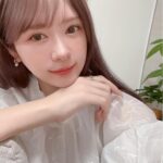 Miki Kawanishi Instagram - 🤍🌿 最近スキンケア頑張ってる✊ この間SK-IIの勉強会みたいなのに行ったんだけど エイジングの火種※というものについての話がとても 興味深かった…🤔 動画でも話したけど 人って毎日メイクしたり、表情筋使ったりして その積み重ねが今なわけで スキンケアも積み重ねだよな。と思って 心が荒んでるときでも優しくスキンケアしよ と改めて思いました…🥺 SK-IIの新エイジングシリーズから出た スキンパワー アドバンスト クリームが エイジングの火種にアプローチして くれるらしいので、これを使って お肌労ってあげてます🫧 テクスチャーが２つあって どっちもテクスチャーサラっとしていて クリーム苦手な人でも使いやすい感じ✨ でも、スキンパワー アドバンスト エアリークリームは 更にサラッとしてる感じで今の時期に 凄く使いやすい印象だった😽🤍 クリーム苦手な私がメイク前に使っても メイクに響かない感じがすきでした♡ #PR #SKII #スキンパワーアドバンストクリーム #目指せミナちゃん肌 #エイジングの火種怖すぎ ※エイジングの火種＝ハリの低下、乾燥による小じわ、キメの乱れ、毛穴の目立ちを引き起こす乾燥状態