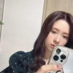 Miki Kawanishi Instagram - じわじわ、ゆっくり いいかんじで伸びてきたけど 切らなきゃいけないことに なりそうです( ᷇࿀ ᷆ )ちっくちょー！ #前髪 #流し前髪 #いつになったら定着できるのか