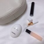 Miki Kawanishi Instagram - 🤍🤍🤍 バック入ってると気分上がる子達✌️ @chanel.beauty Thank you♡ #CHANEL #CHANELMAKEUP #夏なのに手の乾燥激しい #なんで #ネイルオイル必須