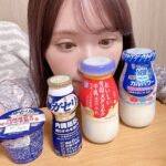 Miki Kawanishi Instagram - muiceの新作の作業中〜！！ 最近の作業のお供はクッキー達🍪🤎 クッキー食べてると無性に牛乳飲みたくなるので おいしい雪印メグミルク牛乳も一緒に飲んでます🥛 クッキーと相性良すぎてがぶ飲みしちゃう（やめて？） 地域の牛乳販売店から定期宅配できるらしい！ お子さんいて買いに行けないっ！て方とか定期宅配良さそう🤔 写真に載っている商品は おいしい雪印メグミルク牛乳 180ml 恵 megumi ガセリ菌SP株ヨーグルト 宅配専用 70g 恵 megumi ガセリ菌SP株ヨーグルト ドリンクタイプ 宅配専用 100g MBPⓇカルパワー 180ml あと今、HIKAKINさんとSEIKINさんの コラボキャンペーンしていて、サンプル請求すると 先着15,000名様に「オリジナルステッカー」プレゼントしてくれるらしい！！‌ そして期間内に対象商品の宅配をスタートした方 先着10,000名様には「オリジナルエコバッグ」プレゼント🐄🥛 ‌ HIKAKINさん＆SEIKINさんコラボキャンペーン特設サイト https://takuhai-start.com/ ※応募期間： 2023年7月31日(月)まで #PR #雪印メグミルク