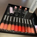 Miki Kawanishi Instagram - この間 @givenchybeauty の 新作発表会に行って来た🖤 ドレスコードあったから珍しく おめかしして赤ワンピ💃 新作のリップ塗って頂きました✨ 個人的にはスウォッチ一番左の9番がお気に入り！ あと唇の色消しで使って頂いた コンシーラーがあまりにも良すぎたから 後日店頭行って買ってきた！笑 明るめのN80番推しです( ᷇ᵕ ᷆ ) 最近暑くてなるべく外出控えてるんだけど（早） 久々のおめかしで素敵な場所行けて 引きこもりはテンション上がりました😌笑 #givenchy #givenchybeauty #フォールコレクション #ルージュアンテルディ