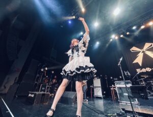 Miku Kobato Instagram - 🌏🕊🇯🇵

タイトル
『皆の声で生き返る小鳩。』

#bandmaid #おまじないtime #10th #anniversary #思い出 #萌え萌えキュンキュン #moemoe #kyunkyun
