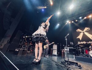 Miku Kobato Instagram - 🌏🕊🇯🇵

タイトル
『皆の声で生き返る小鳩。』

#bandmaid #おまじないtime #10th #anniversary #思い出 #萌え萌えキュンキュン #moemoe #kyunkyun