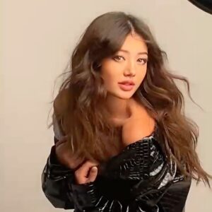 Miku Martineau Instagram - some more bts 😌🤍 

Photographer: Chris Nicholls 
Hair: Kristen Klontz
Makeup: Simone Otis 
Stylist: Corey Ng