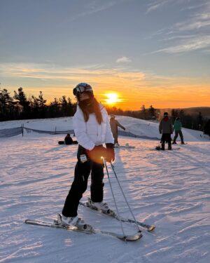 Miku Martineau Instagram - ski season 🥳