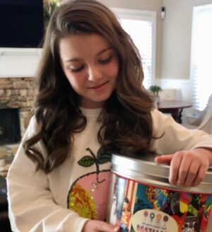 Mila Harris Instagram - 🍭 Thank you @shanellegray @swmgmnt1 for the delicious 😋 treats! Big movie booking = big sugar rush!! Love my team!🍬🍫💝 @swmgmnt1 @shanellegray @osbrinkagency @peoplestoreagency #actor #life #love #star #child #lead #role #feature #film #studio #movie #comingsoon #bookedit #big #news #cantwait #thankful #blessed #candy