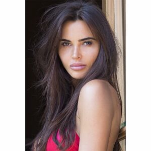 Mila Kalađurđević Instagram - Bu sabah aynada kendime bir söz verdim
Belki de bu aşka ve sana zarar verdim
Yıllarca senin için özümden verdim
Çok iyi anlıyorum
En azından beraberken
Ayrılalım yol yakınken
Henüz saygı duyarken
Ve severken.. 
#bikinishoot