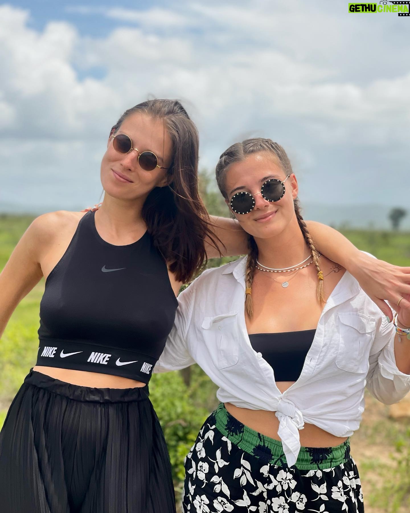 Milena Radulović - 6.3K Likes - African safari 🦒🐘☀️