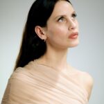 Milena Smit Instagram - Porque la noche de anoche fué.. 💔 Gracias @fotogramas_es por darnos una revista única para el cine y unos premios como los de ayer, llenos de emoción y risas. Querida @acostatoni estuviste maravillosa y nos hiciste vivir un año más momentos preciosos y muy divertidos. Gracias a super @julieta_martialay por la dedicación y entrega absoluta a esta revista y por el discurso tan especial que diste ayer. Enhorabuena a todos los premiados y nominados ❤️ fue un placer poder estar a vuestro lado ✨ Por supuesto no puedo dejar de dar las gracias a @yslbeauty y a todo su equipo por acompañarme siempre 🫂 Y qué haría yo sin mi familia ❤️‍🩹 gracias a todos vosotros por estar en cada detalle y por hacer que entre todos, juntos, sigamos creando cosas increíbles, pero sobretodo por ayudarme y estar SIEMPRE, os quiero muchísimo 🖤 @carlosramoss @joshuawf @rebecatfigueroa @andresgarlujan @_freddyalonso @maaria.ab y a todo @cramtalent Espero que os encante este look tanto como a nosotros hacerlo!! 🌙