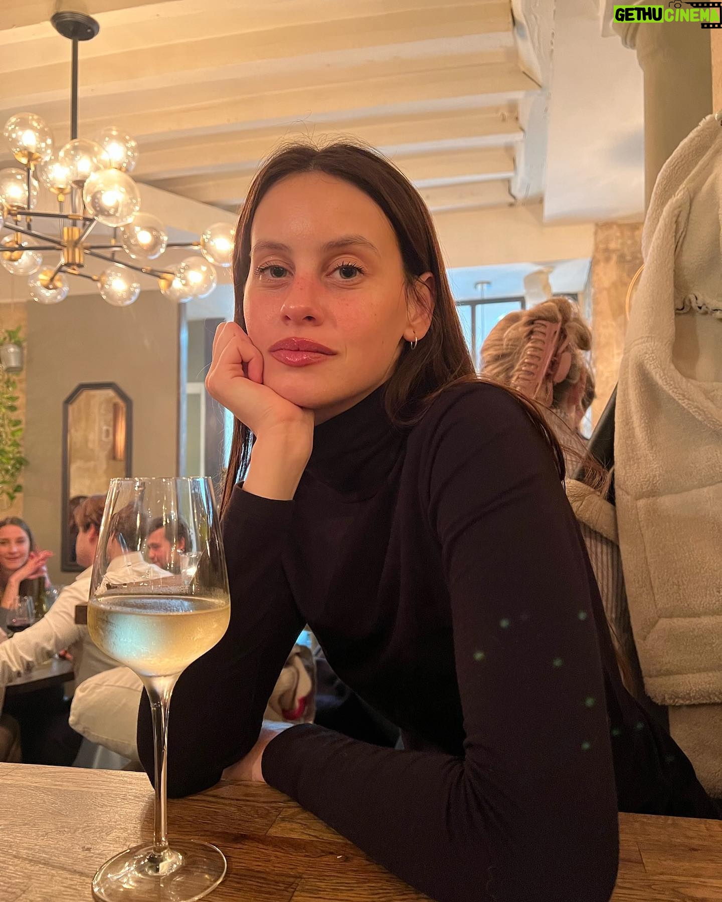 Milena Smit Instagram - París siempre fue de mis ciudades favoritas 🖤