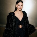 Milena Smit Instagram – Ayer fue la presentación de LoveShine en Madrid 🖤🎀
Gracias a @yslbeauty por hacerme sentir en familia una noche más ✨
#YslLoveShine #yslbeauty #makeuplook