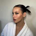 Milena Smit Instagram - Anoche en los @latingrammys @rosalia.vt fue pura magia 🕊️✨ Muchas gracias a @yslbeauty por acompañarme una noche más, fue un placer poder disfrutar de tanto talento 🤍