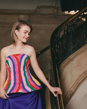 Millicent Simmonds Instagram - It would be an understatement to say last night was a dream come true. Thank you @greyhousebway @levihollow 🤟🏼🖤🧶 Photography @jennyandersonphoto  Styling: @thomascarterphillips  Makeup: @kirinstagram  Hair: @_marcosantini1