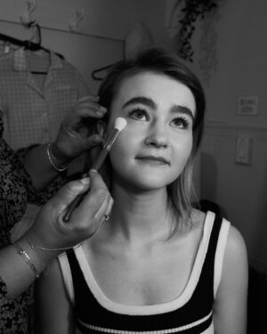 Millicent Simmonds Instagram - It would be an understatement to say last night was a dream come true. Thank you @greyhousebway @levihollow 🤟🏼🖤🧶 Photography @jennyandersonphoto  Styling: @thomascarterphillips  Makeup: @kirinstagram  Hair: @_marcosantini1