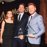 Millicent Simmonds Instagram - I was honored to present an award to @beckandwoods and @johnkrasinski for writing A Quiet Place at the Media Access Awards. Congrats you guys! 🏆