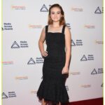 Millicent Simmonds Instagram - I was honored to present an award to @beckandwoods and @johnkrasinski for writing A Quiet Place at the Media Access Awards. Congrats you guys! 🏆