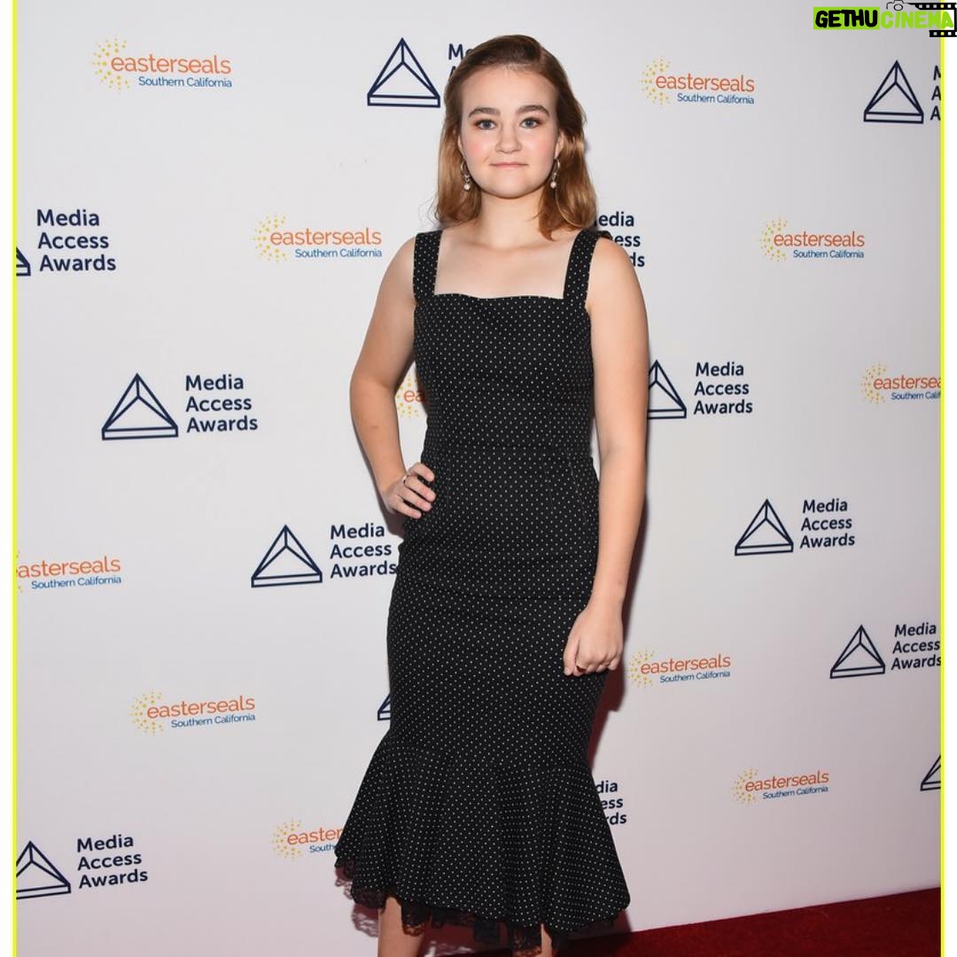 Millicent Simmonds Instagram - I was honored to present an award to @beckandwoods and @johnkrasinski for writing A Quiet Place at the Media Access Awards. Congrats you guys! 🏆