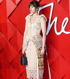 Millie Brady Instagram - Fashion Awards 2022
🫧Wearing @simonerocha_ & @mulberryengland 🫧
Styled by @leithclark 
Skin prep by @guendalinatheskinsculpter 
Makeup @alinasamssonova 
Hair @karmanova.hair 
What a night celebrating the best of fashion. Thank you @britishfashioncouncil & Mulberry for having me 🦢✨