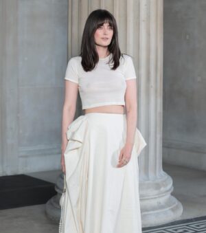 Millie Brady Instagram - 🤍 @nationalgallery x @burberry 🤍
@mollygoddard @simonerocha_ @sophiebillebrahe @dhpr_london 🫧 @vrwpublicity
Makeup @justinejenkins using @etalbeautycollective 
Hair @georgenorthwood @nicola_noviello 
Arm 🍭 @therealsavpower 
Image © @gettyimages @gettyentertainment @shaneanthonysinclair.ig